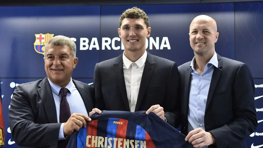 Cruyff junto a Laporta y Andreas Christensen