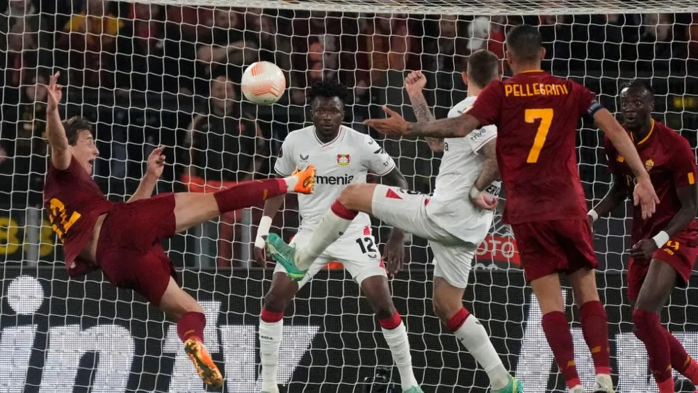 Acción de la Ida entre la Roma y el Leverkusen