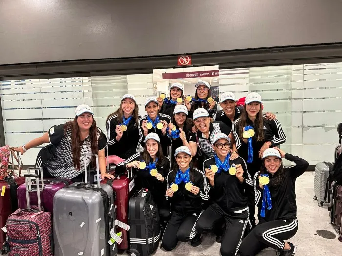 El equipo de Natación Artística consiguió en total 3 medallas de oro y bronce