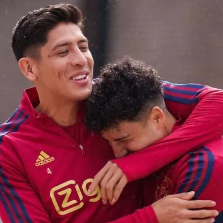 Edson Álvarez y Jorge Sánchez en un entrenamiento del Ajax