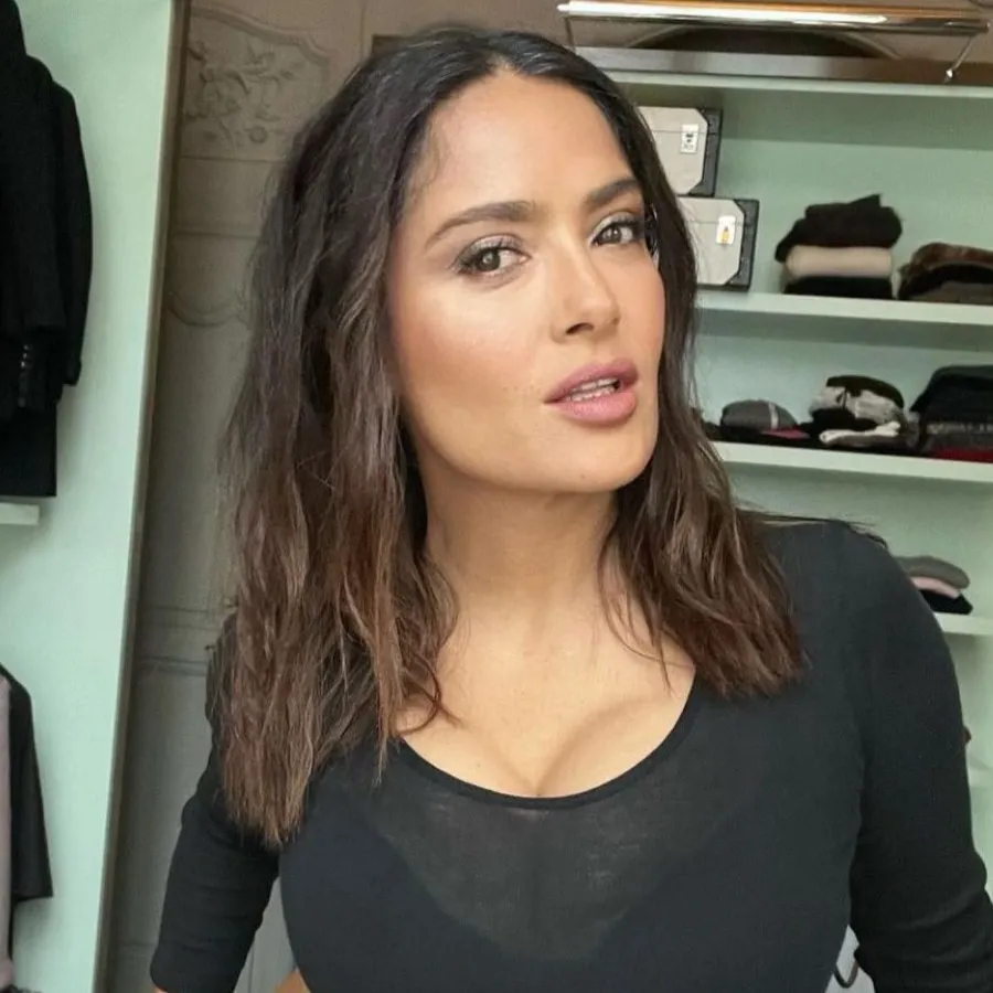 Salma Hayek posando para Instagram