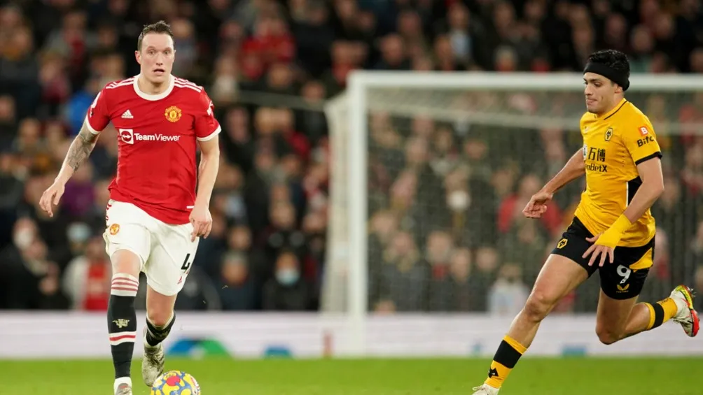 AP Jones es perseguido por el mexicano Raúl Jiménez