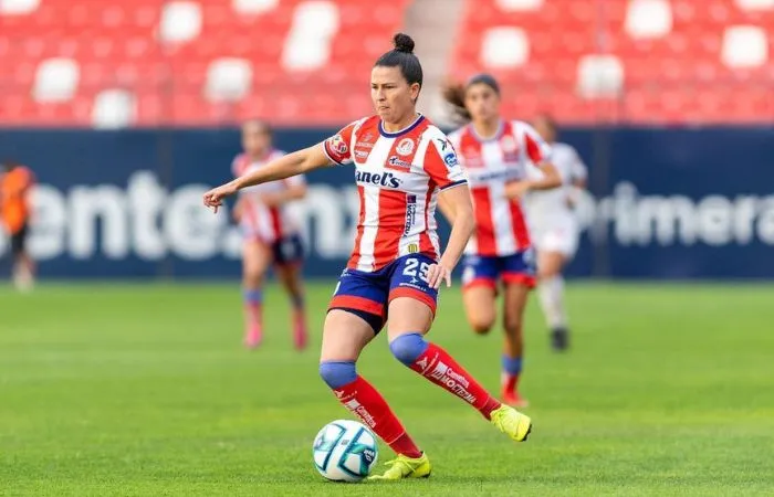 Bea Parra con el Atlético de San Luis Femenil