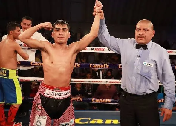 Valladares celebrando una pelea