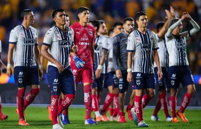 MEXSPORT Jugadores de Rayados tras el empate ante Tigres en el Volcán