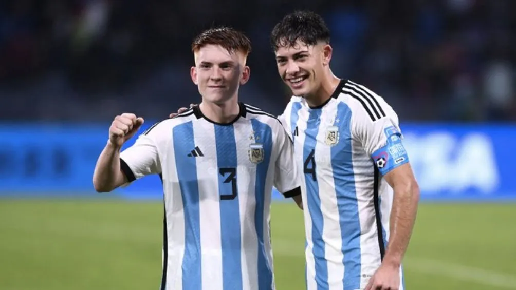 Los jugadores de Argentina celebran la victoria