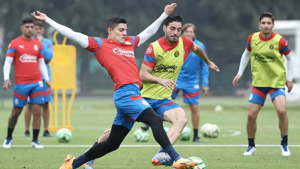 Chivas en su último entrenamiento antes de hacer el viaje a Toluca