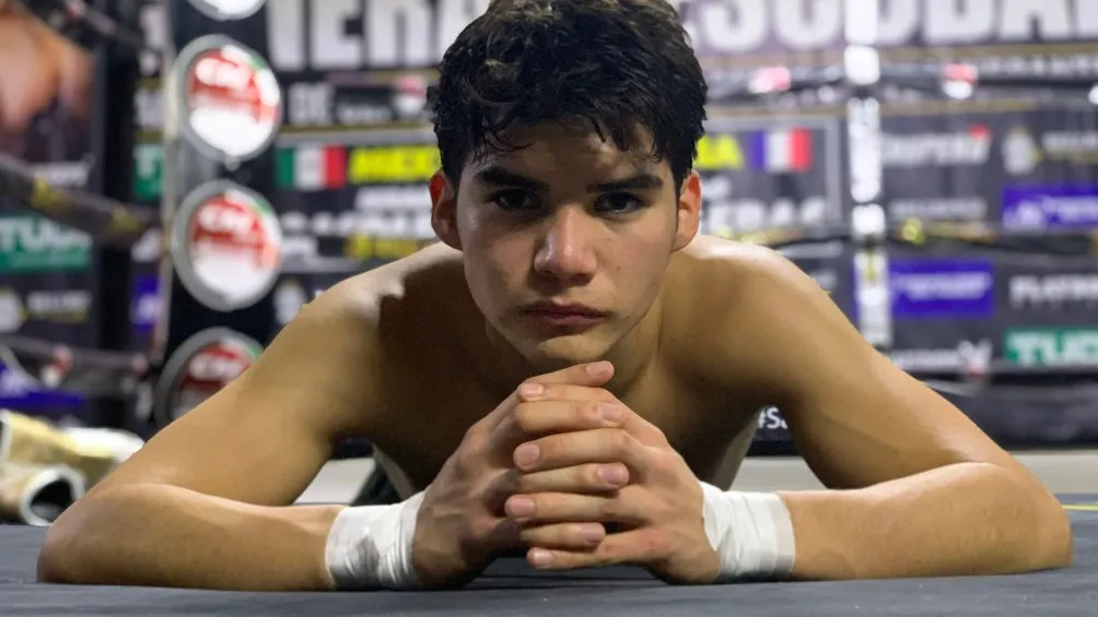 Cuéllar en una sesión de fotos en el gimnasio