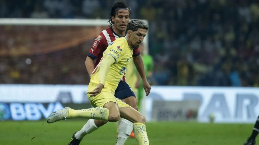 MIGUEL PONTÓN / AGENCIA RÉCORD González y Valdez durante el encuentro