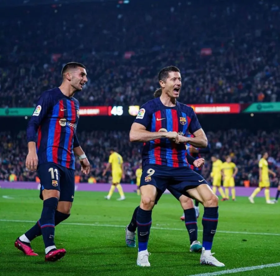 Lewandowski festejando un gol en el Barcelona