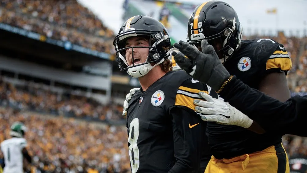 Kenny Pickett en un juego con los Steelers