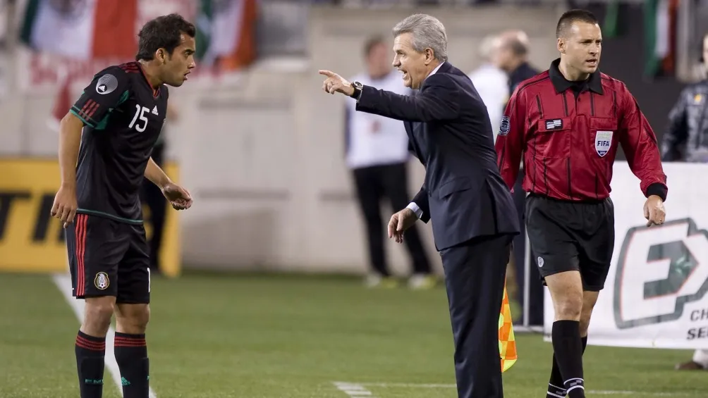 ARCHIVO RÉCORD El Vasco le da indicaciones a Adrián Aldrete