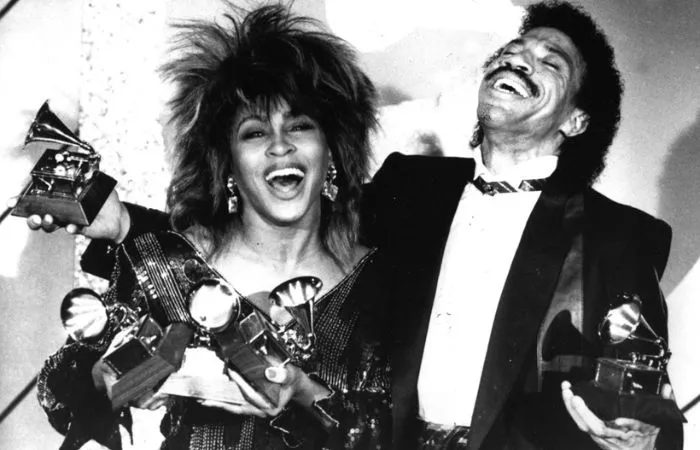 AP Tina Turnen y Lionel Richie en unos Awards