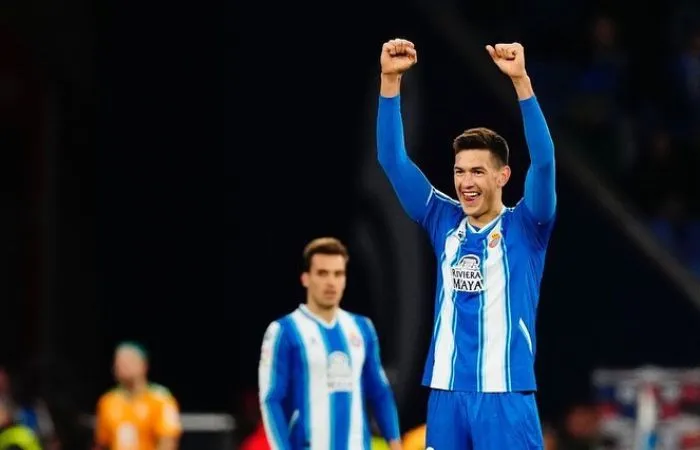César Montes celebrando un gol del Espanyol