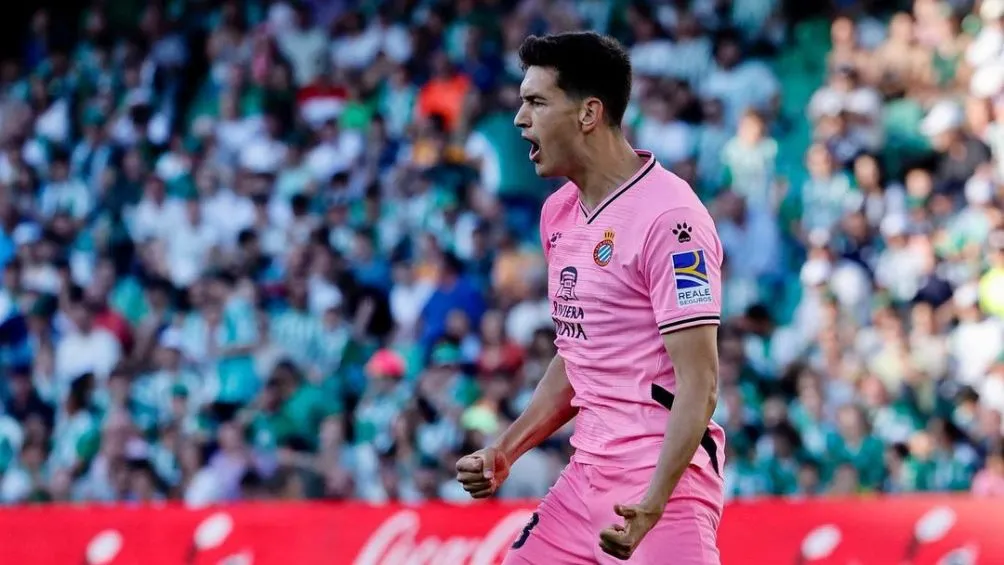 César Montes festejando un gol con el Espanyol