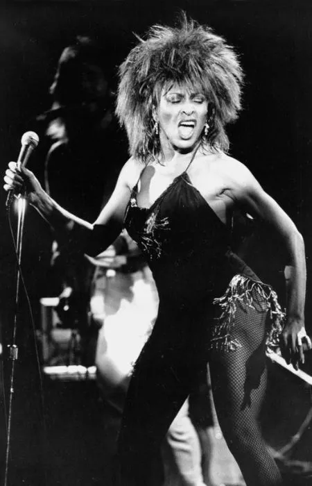 AP Tina Turner cantando