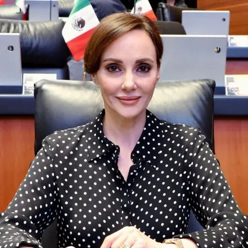 TWITTER: @lillytellez_ Lilly Téllez en el Senado