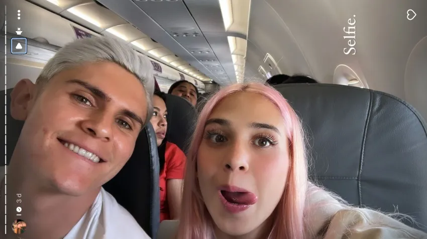 CAPTURA DE PANTALLA | @naileavidrio Reyes y Nailea con el cabello teñido