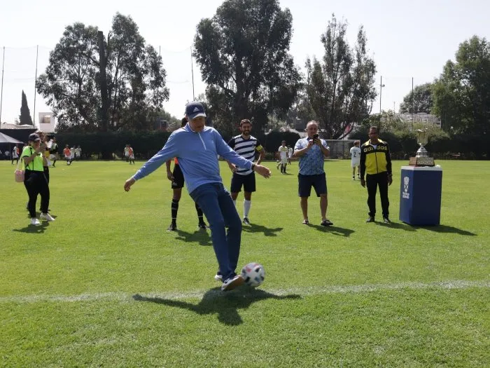 Ricardo Peláez interactuando en el evento