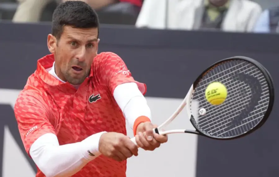 AP Novak Djokovic, el campeón reinante del Abierto de Francia