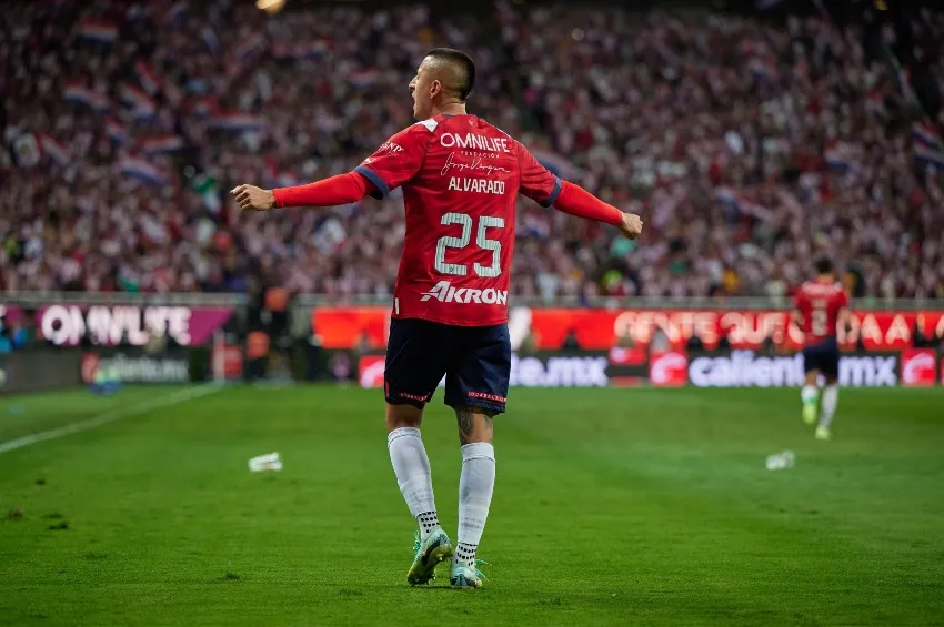 Piojo Alvarado en celebración de gol ante Tigres en la Final