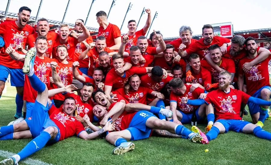 AP Jugadores del Heidenheim celebran ascenso