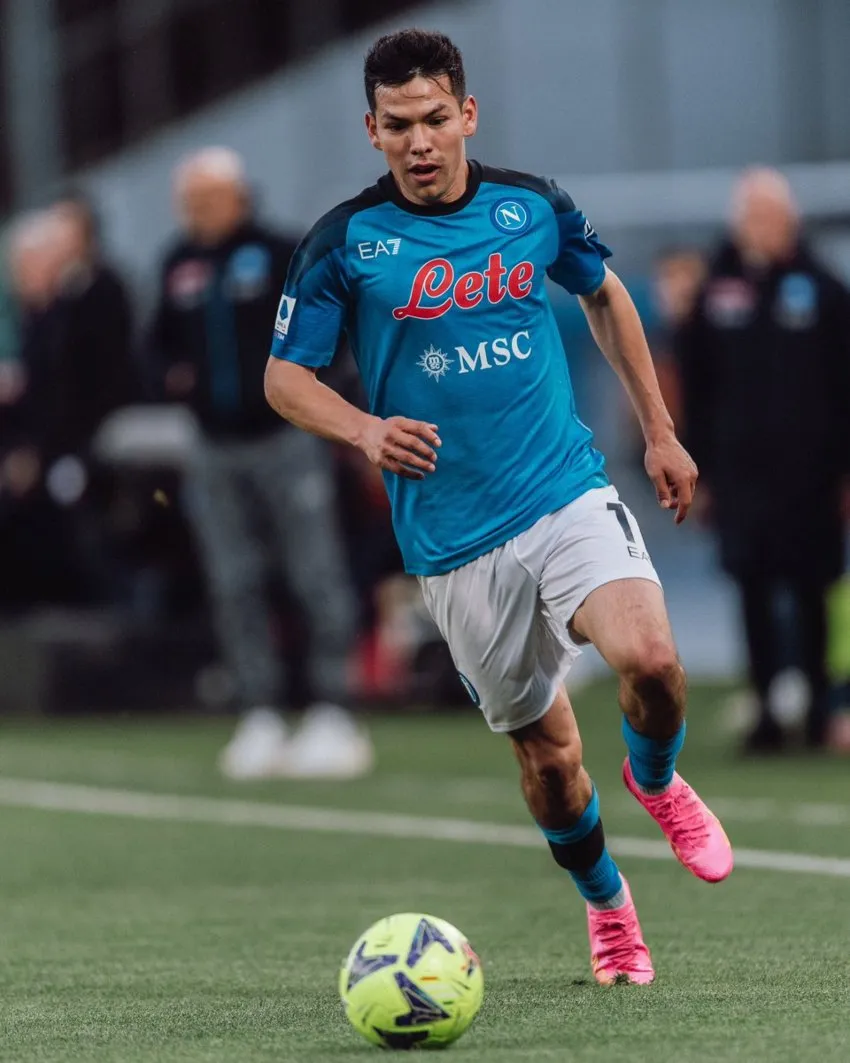 Chucky Lozano en un juego del Napoli