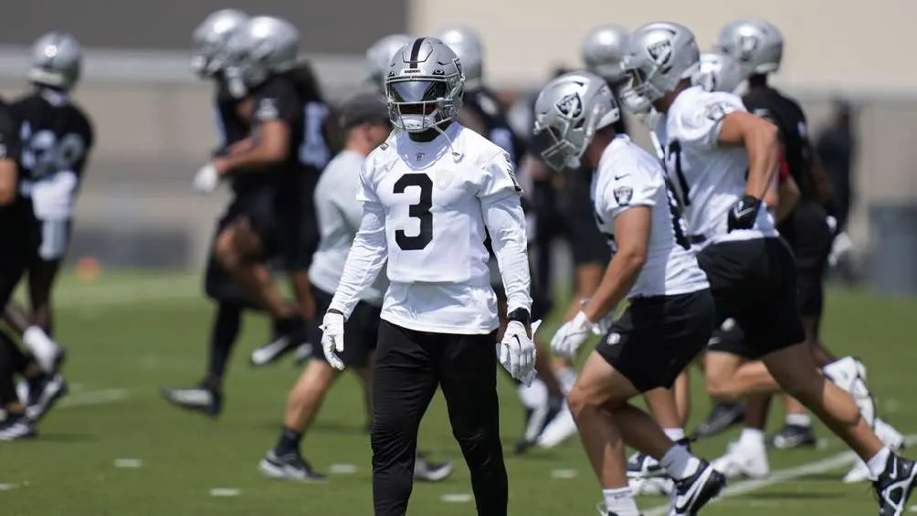 El QB jugará su primera campaña con Las Vegas