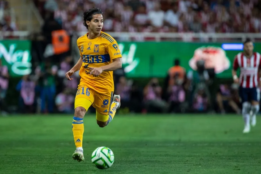 Lainez en la Gran Final ante Chivas
