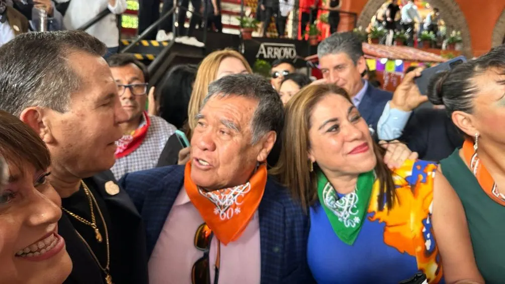 JAVIER GARCÍA Julio César Chávez se encuentra con 'El Púas' Olivares