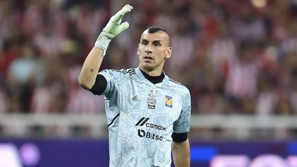 Guzmán durante el partido ante Chivas