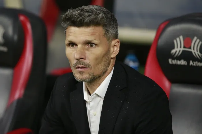 Tano Ortíz en el juego ante Chivas de Semifinales