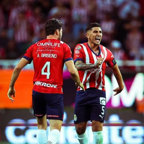 Pocho Guzmán con Chivas