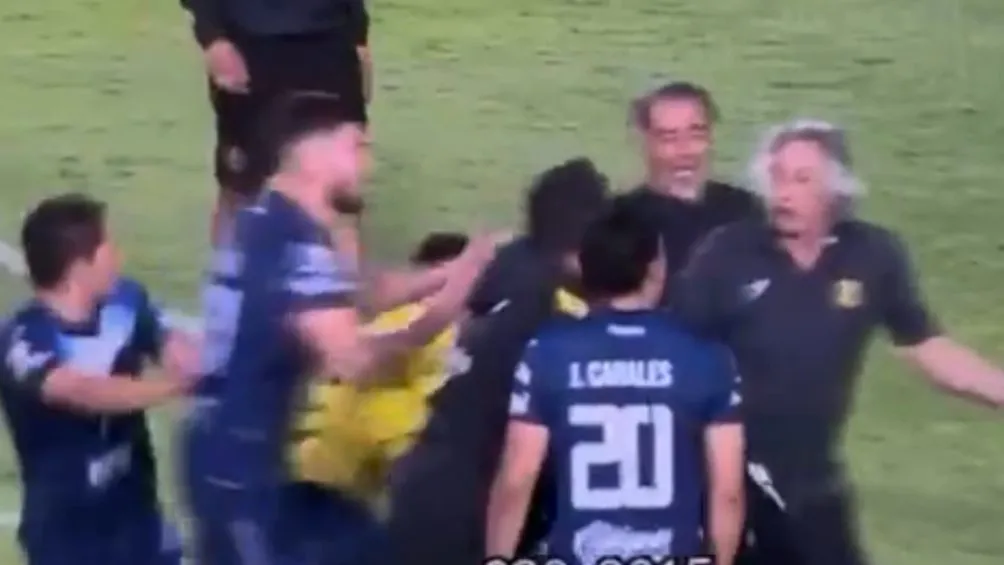 FOTO TOMADA DEL VIDEO Paco Ramírez persiguió a Norberto Scoponi