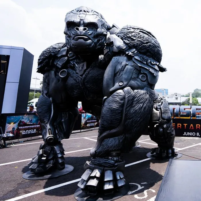 Figura de Optimus Primal en la Ciudad de México