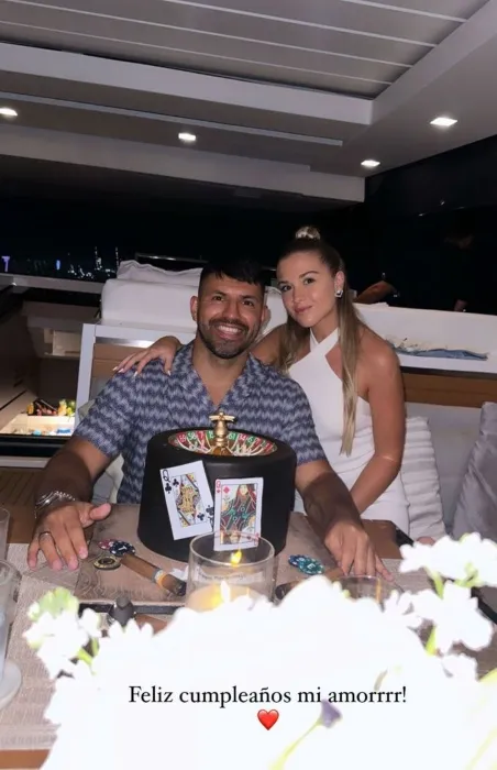 INSTAGRAM @soficalzetti Kun Agüero y Sofía Calzetti durante el festejo de cumpleaños