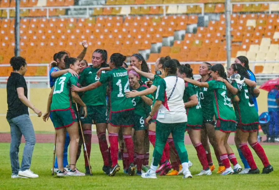Selección Mexicana Femenil festejando su pase al Mundial Sub 20
