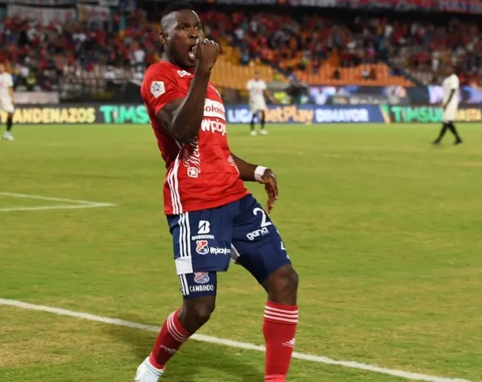 Diber Cambindo festeja un gol