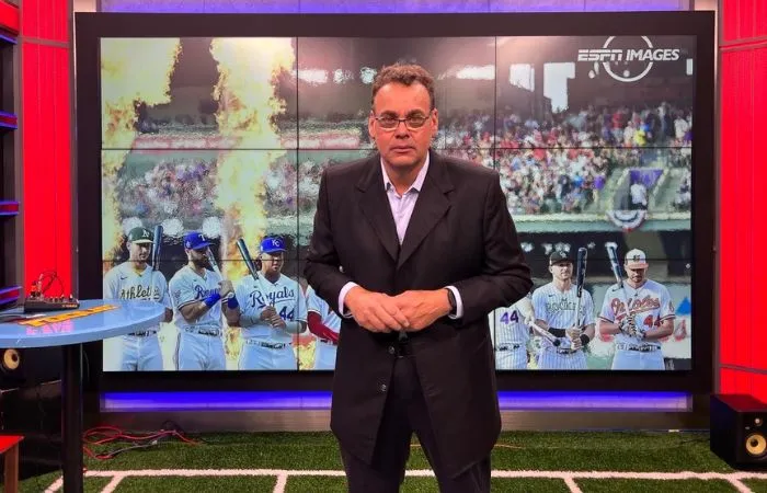 INSTAGRAM: @davidfaitelson_espn David Faitelson en un estudio de televisión