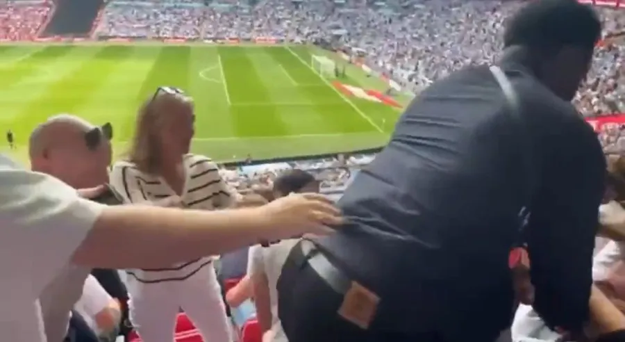 El youtuber 'IShowSpeed' fue agredido en la Final de FA Cup en Wembley