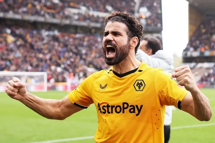 Diego Costa celebra una victoria de los Wolves