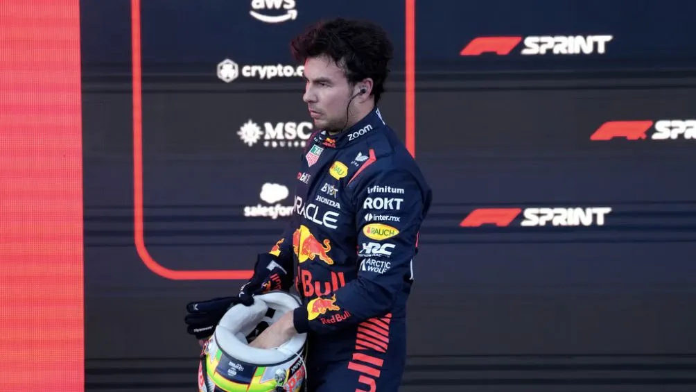 El piloto mexicano tras un Gran Premio