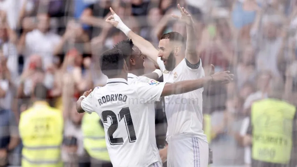 Benzema celebra con Vinicius y Rodrygo