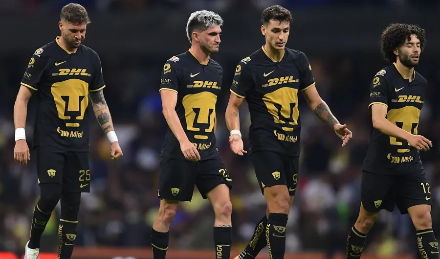 Jugadores de Pumas tras derrota