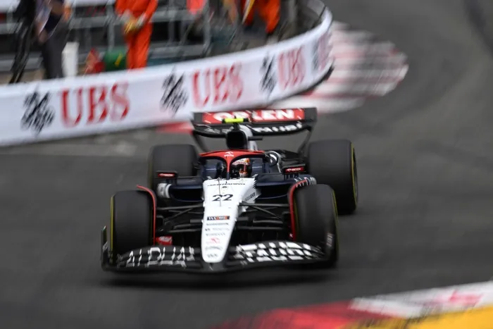 Tsunoda en una carrera