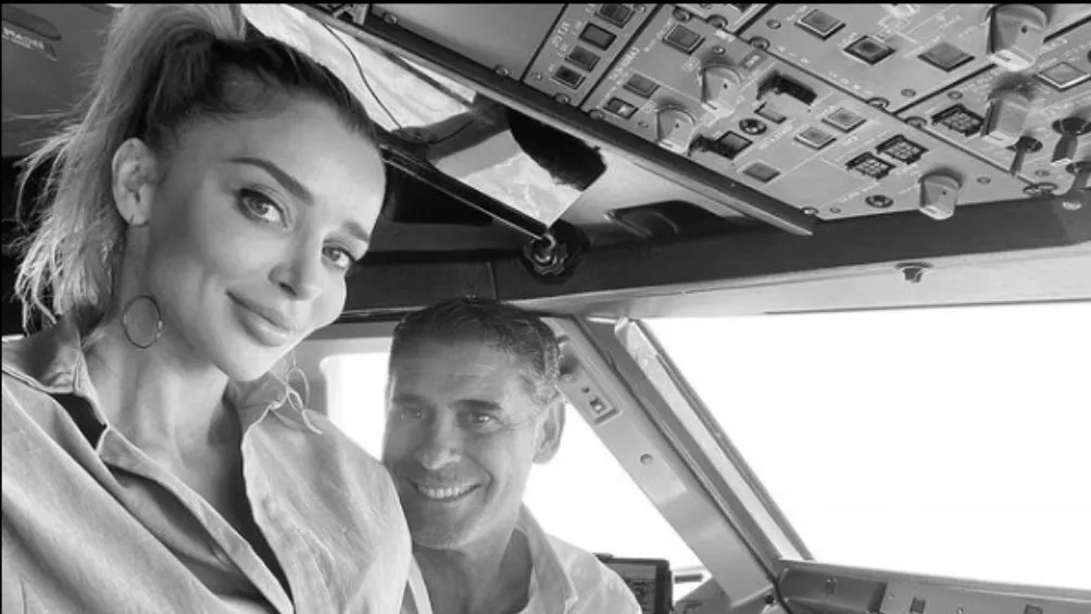 El directivo del Rebaño durante un vuelo con su pareja