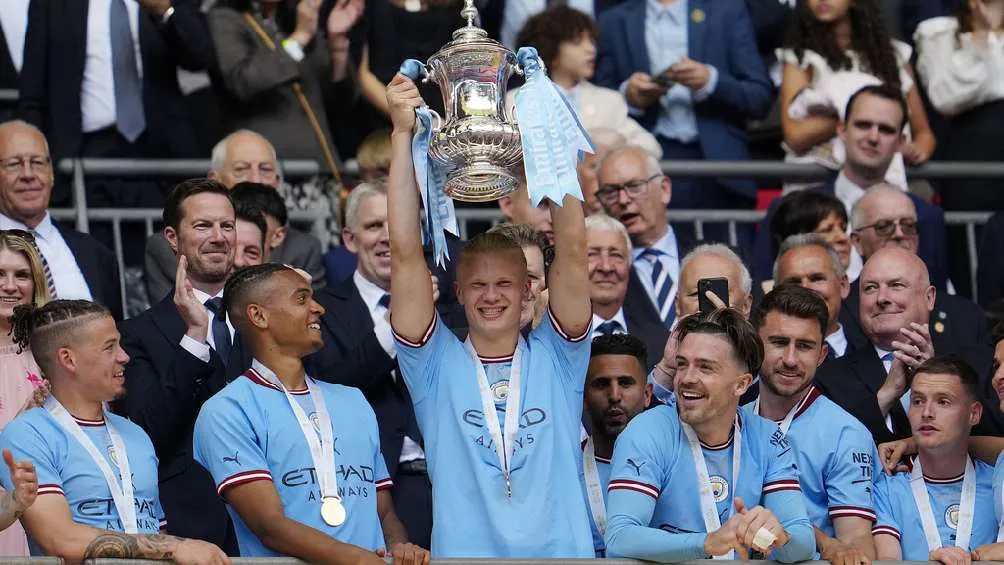 Haaland y el City buscan el triplete este año