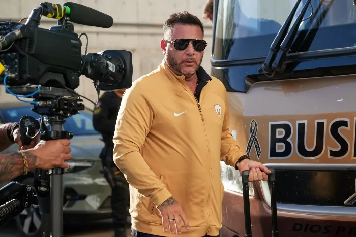 Antonio Mohamed llega al partido de Pumas vs Monterrey