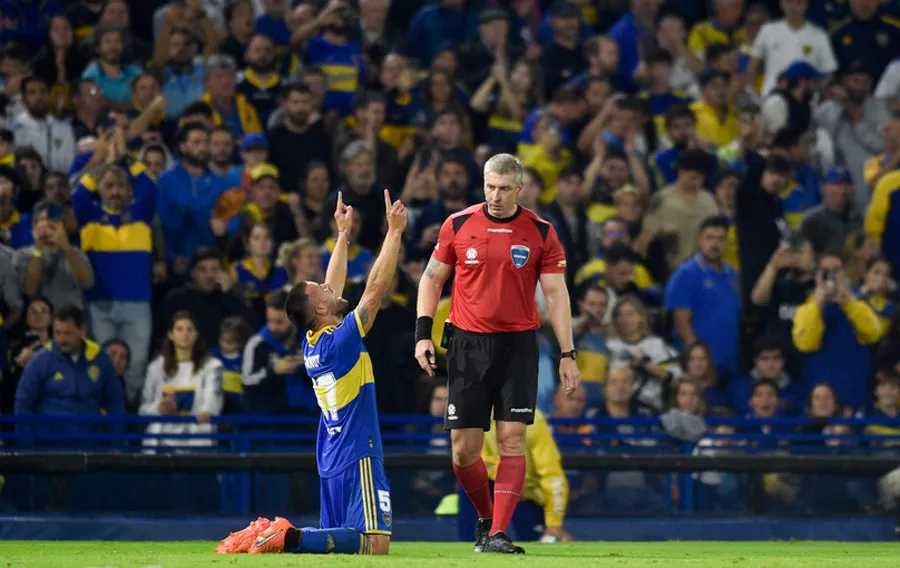 AP Marcelo Weigandt festeja su gol