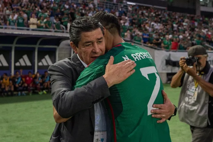 Araujo saluda a Fernando Tena